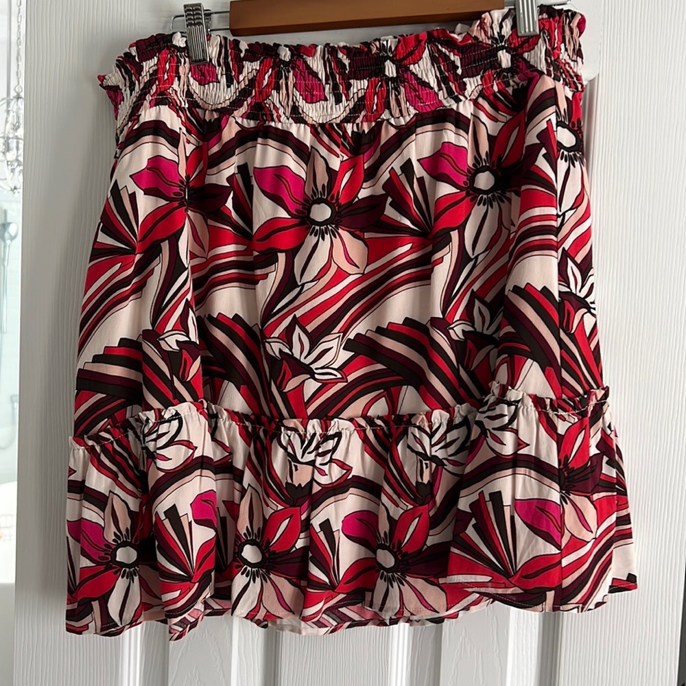 Floral lined anthropology, skirt with elastic waist and bottom ruffle